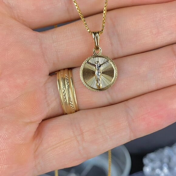 14k Gold Filled Round Jesus Christ Necklace for Womens Birthday Gifts Box 18" - Picture 4 of 8